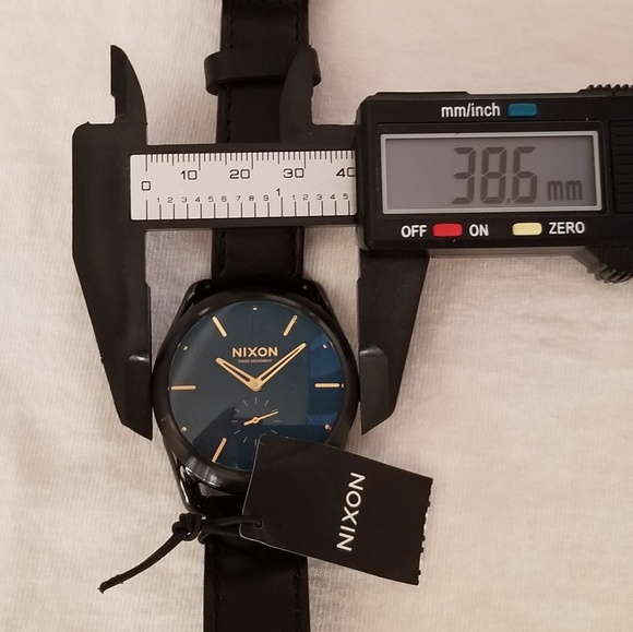 Nixon Watch-New - Picture 5 of 8